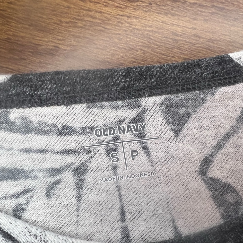 Old Navy and Free Planet T-shirt lot - Picture 5 of 5